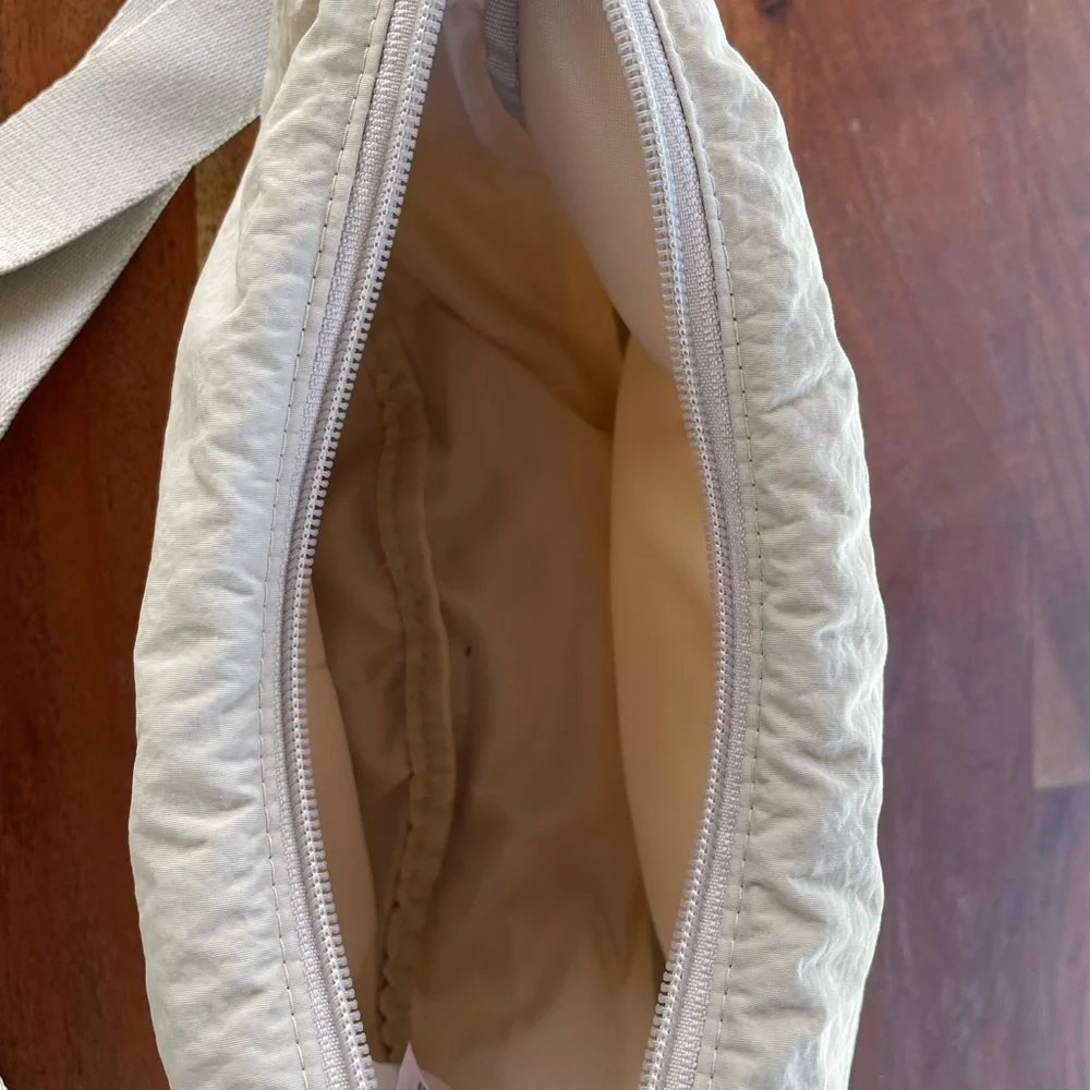 Uniqlo Belt Bag in Light cream - Picture 3 of 5